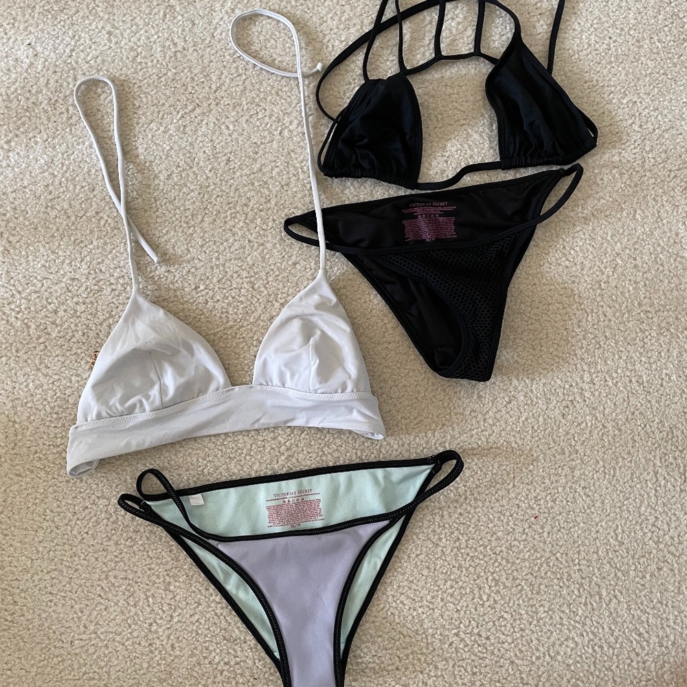 2 Bikinis